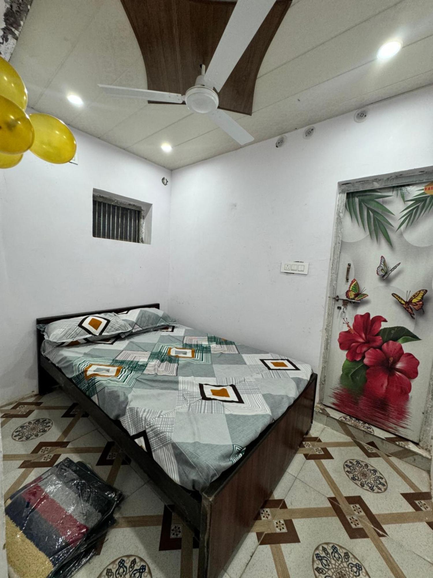 Pakhi Residency Hotel Vrindāvan Екстериор снимка