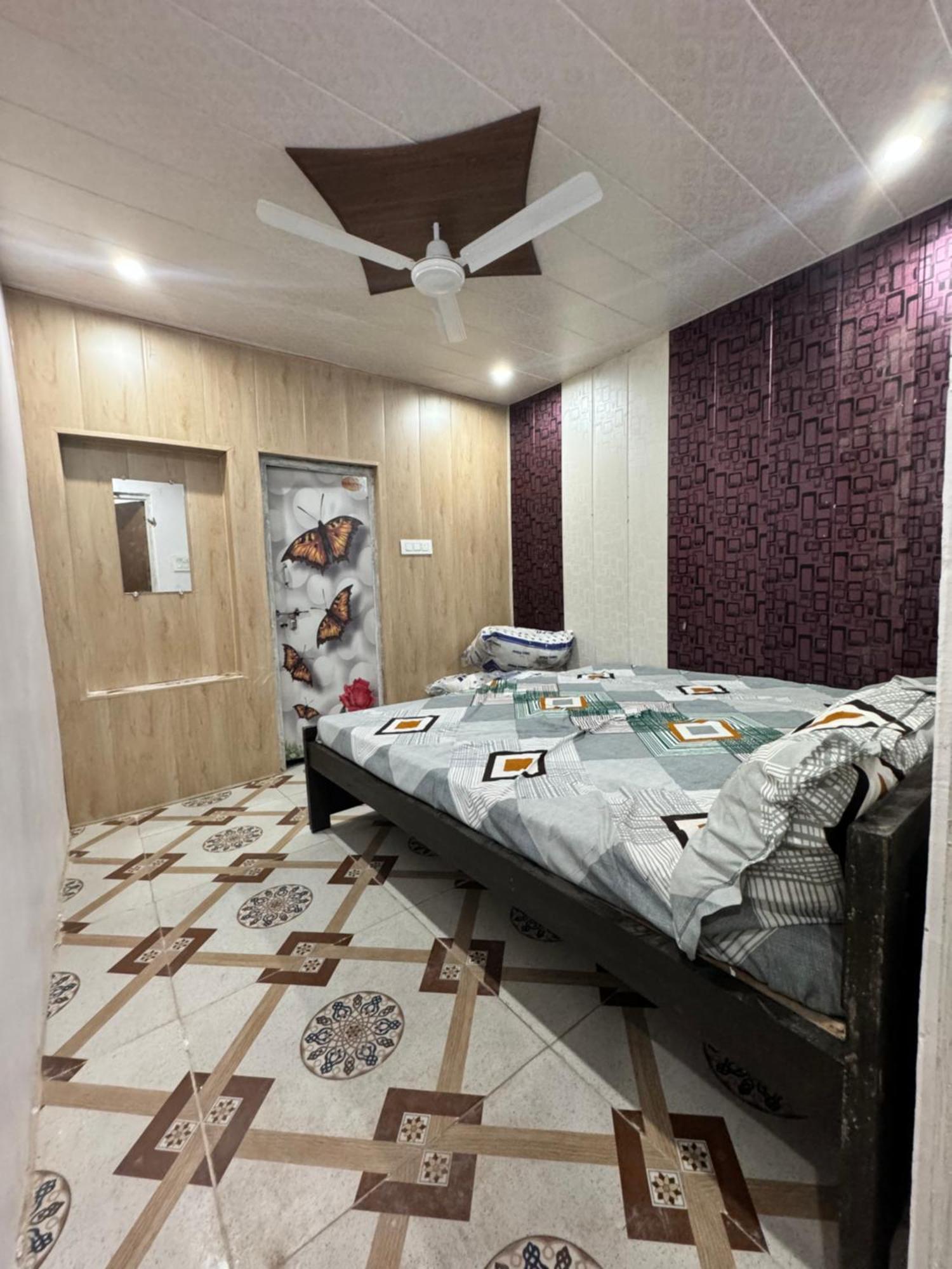 Pakhi Residency Hotel Vrindāvan Екстериор снимка