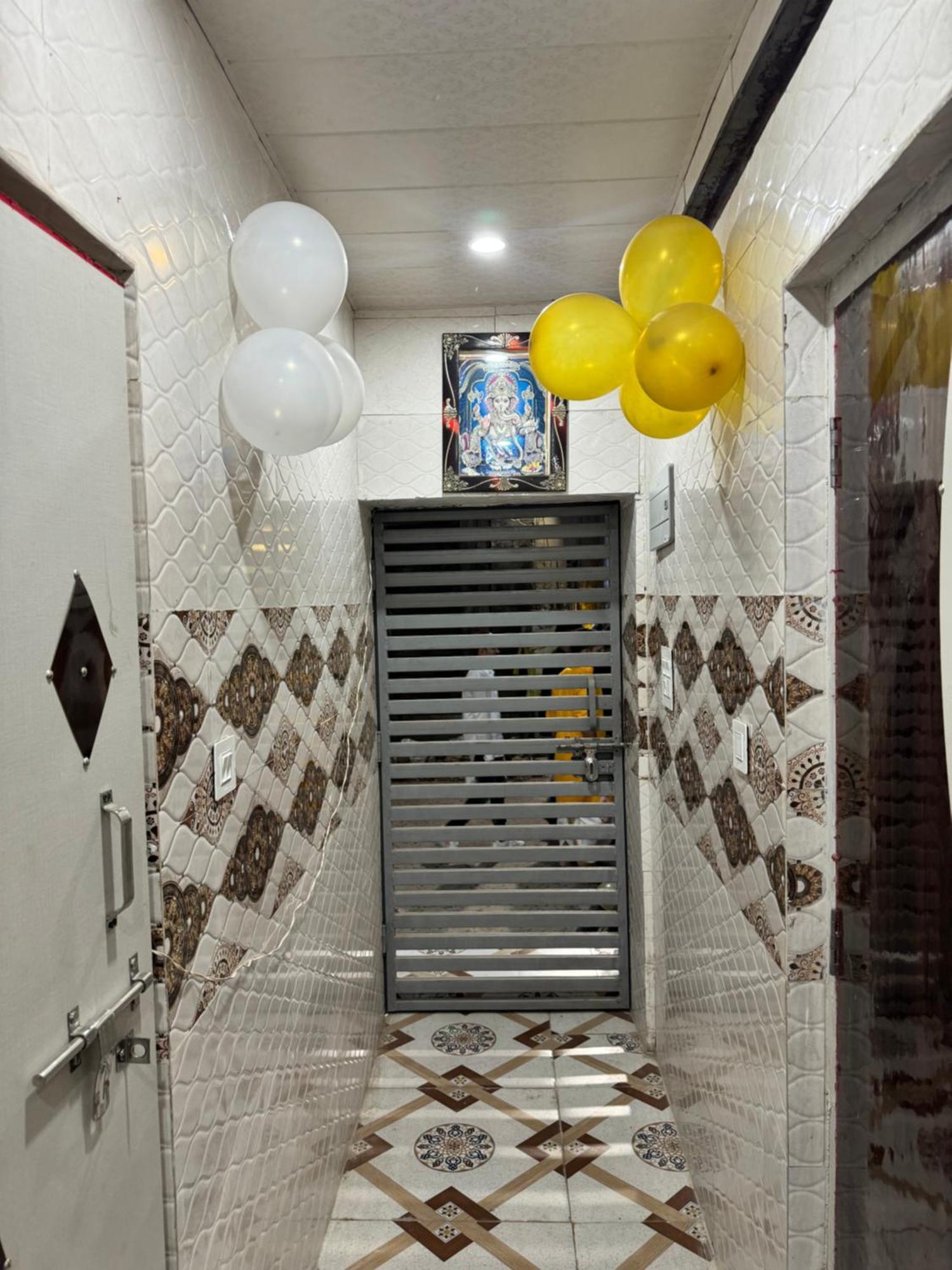 Pakhi Residency Hotel Vrindāvan Екстериор снимка