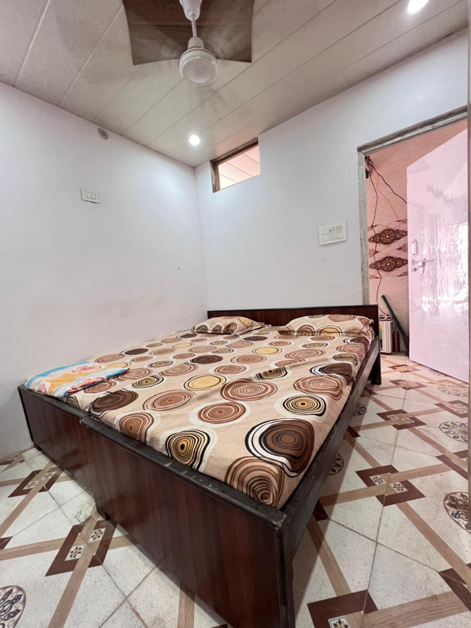 Pakhi Residency Hotel Vrindāvan Екстериор снимка