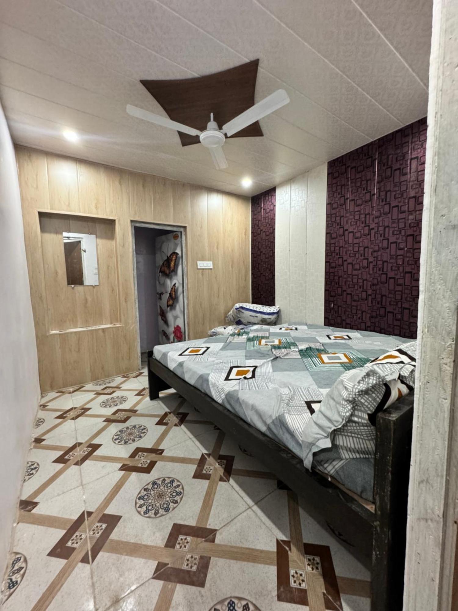 Pakhi Residency Hotel Vrindāvan Екстериор снимка